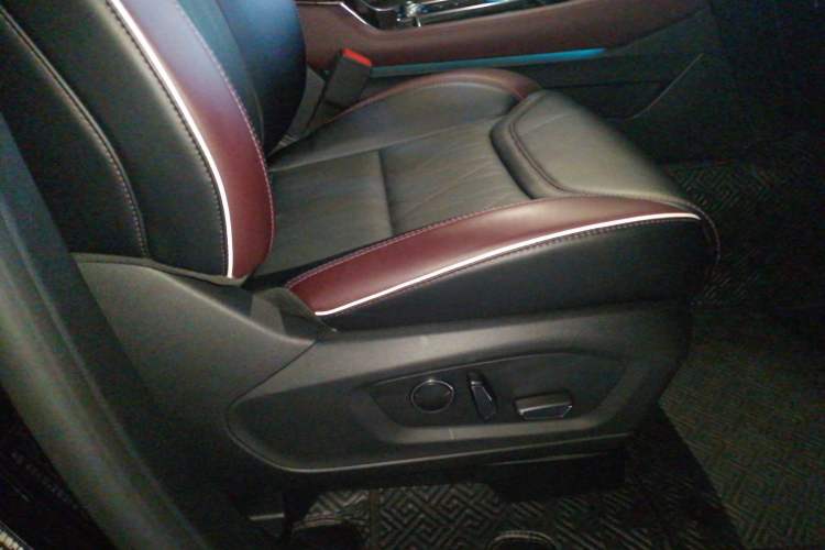 Used Ford Explorer 2023 EcoBoost 285 Four-Wheel Drive Titanium Edition 6 Seats Right Front Seat