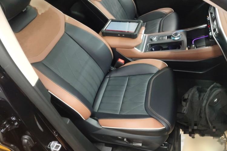 Used Ford Explorer 2023 EcoBoost 285 Four-Wheel Drive Titanium Edition 7-Seater Right Front Seat