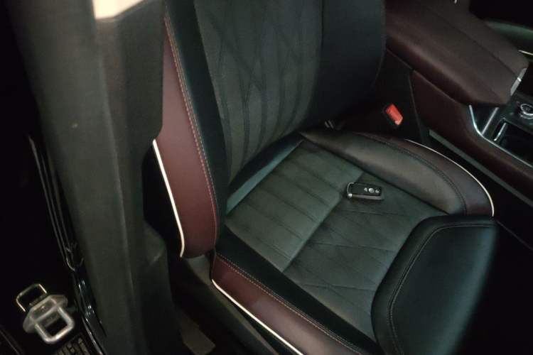 Used Ford Explorer 2023 EcoBoost 285 Four-Wheel Drive Titanium Edition 7-Seater Right Front Seat