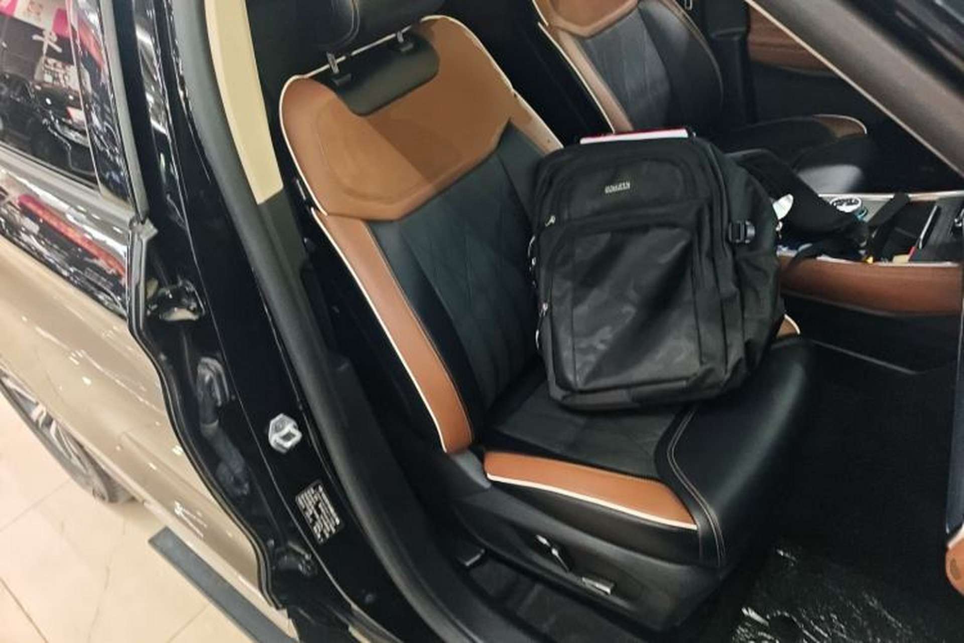 Used Ford Explorer 2023 EcoBoost 285 Four-Wheel Drive Titanium Edition 7-Seater Right Front Seat