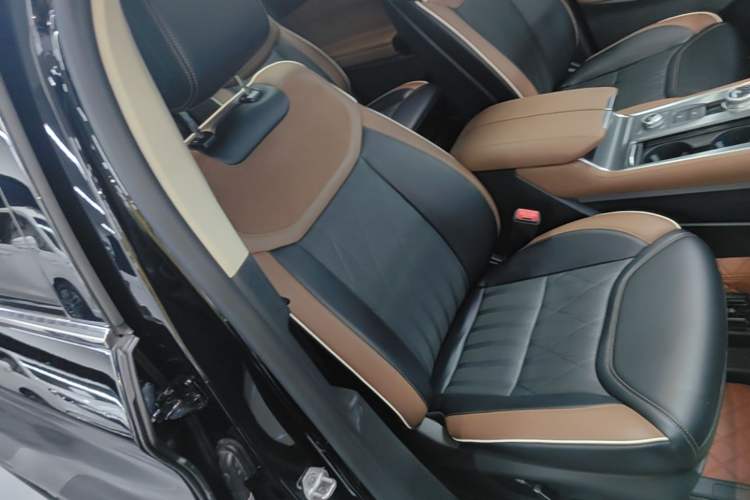 Used Ford Explorer 2023 EcoBoost 285 Four-Wheel Drive Titanium Edition 6 Seats Right Front Seat