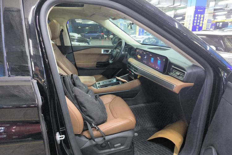 Used Ford Explorer 2023 EcoBoost 285 Four-Wheel Drive Stylish Plus Version 7 Seats Right Front Seat