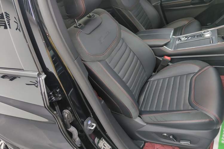 Used Ford Explorer 2023 EcoBoost 285 4x4 ST-LINE 6-Seater Right Front Seat