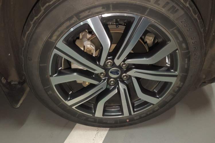 Used Ford Explorer 2023 EcoBoost 285 Four-Wheel Drive Titanium Edition 6 Seats Right Front Wheel Hub