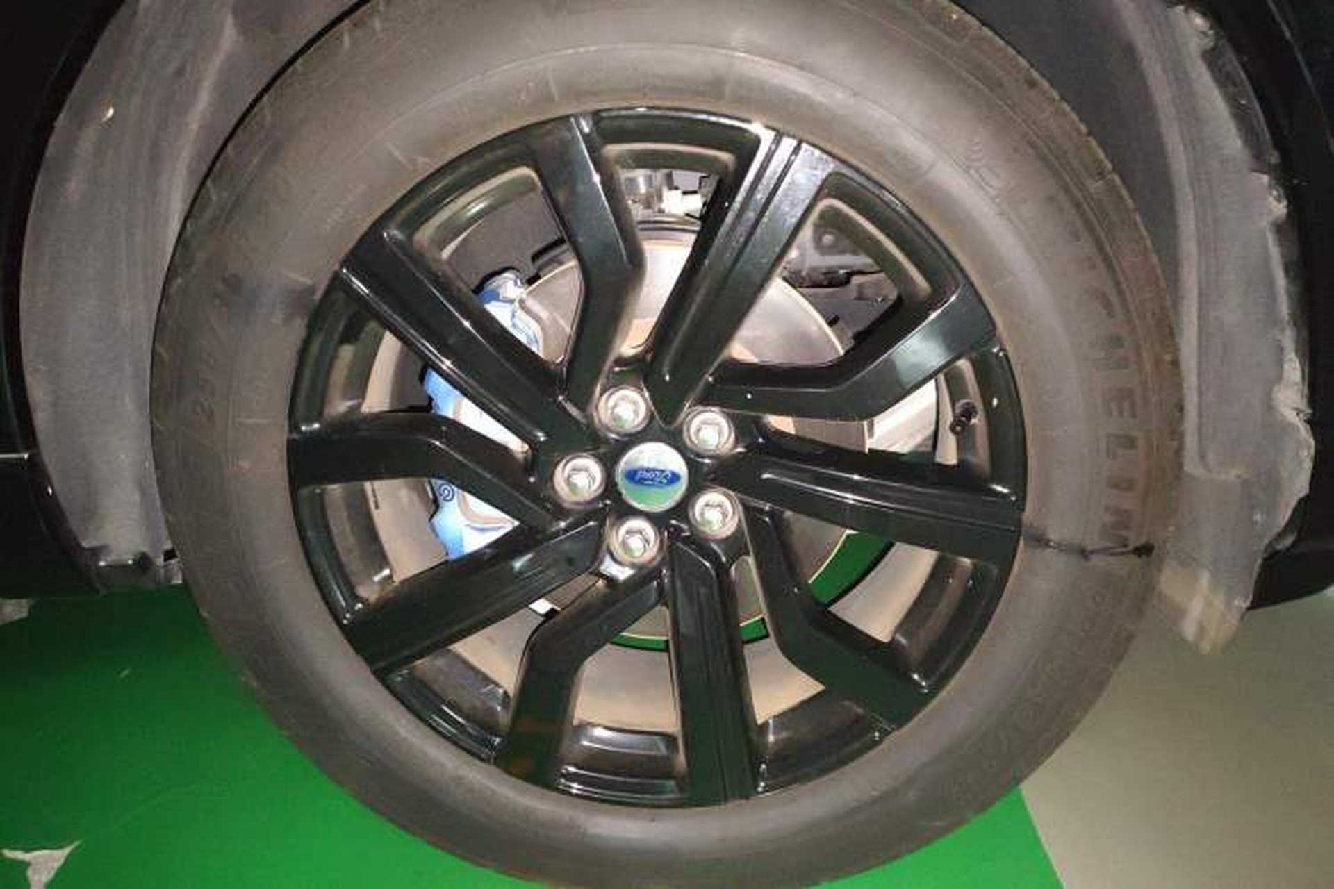 Used Ford Explorer 2023 EcoBoost 285 Four-Wheel Drive Titanium Edition 6 Seats Right Front Wheel Hub