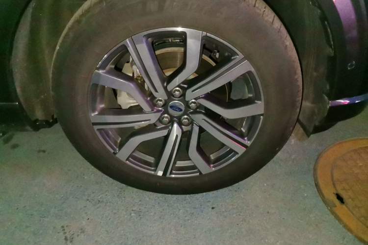 Used Ford Explorer 2023 EcoBoost 285 Four-Wheel Drive Titanium Edition 6 Seats Right Front Wheel Hub