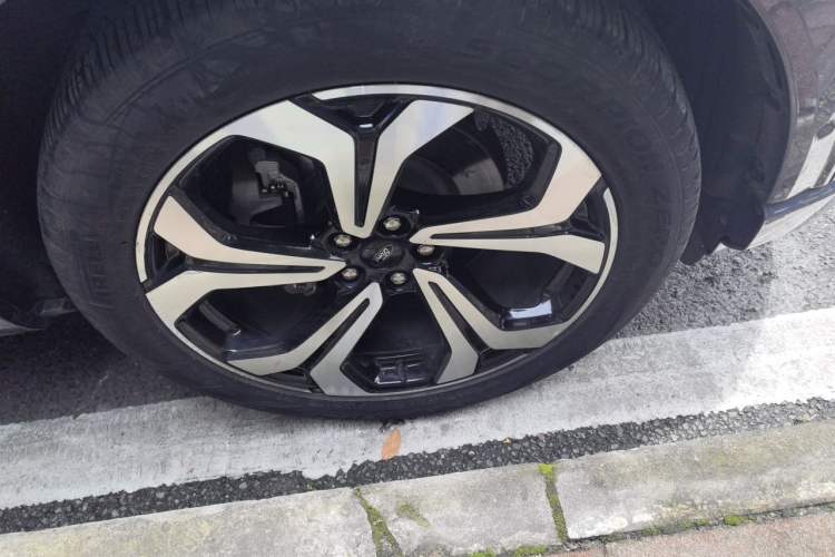 Used Ford Explorer 2023 EcoBoost 285 4x4 ST-LINE 6-Seater Right Front Wheel Hub