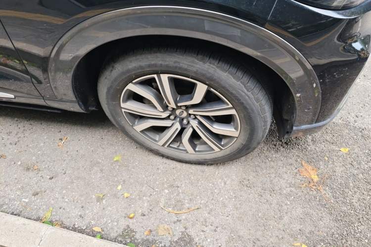 Used Ford Explorer 2023 EcoBoost 285 Four-Wheel Drive Titanium Edition 6 Seats Right Front Wheel Hub