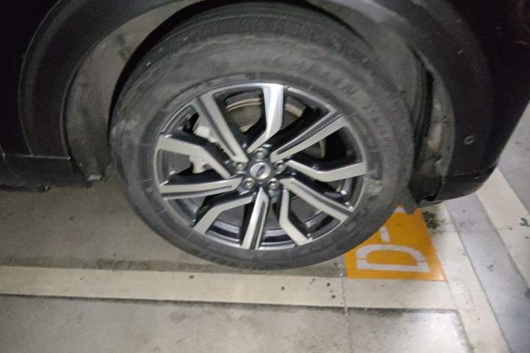 Used Ford Explorer 2023 EcoBoost 285 Four-Wheel Drive Titanium Edition 7-Seater Right Front Wheel Hub