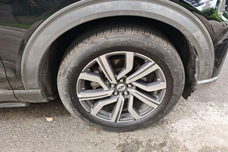 Used Ford Explorer 2023 EcoBoost 285 Four-Wheel Drive Titanium Edition 7-Seater Right Front Wheel Hub