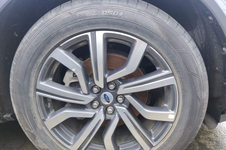 Used Ford Explorer 2023 EcoBoost 285 Four-Wheel Drive Titanium Edition 7-Seater Right Front Wheel Hub