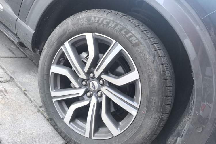 Used Ford Explorer 2023 EcoBoost 285 Four-Wheel Drive Titanium Edition 6 Seats Right Front Wheel Hub