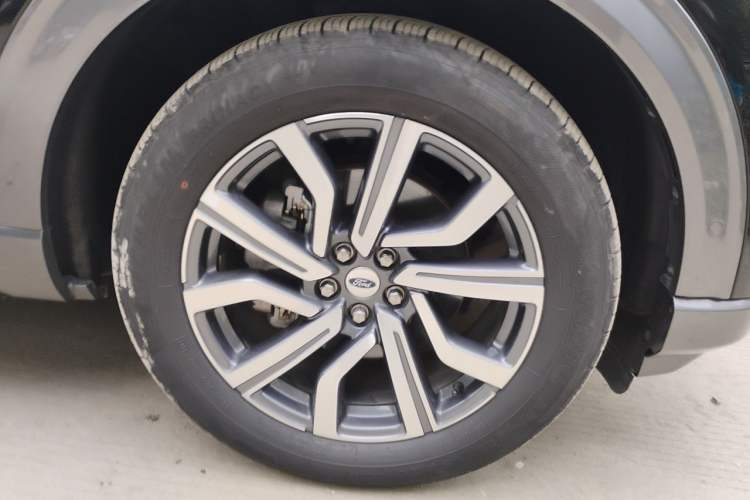Used Ford Explorer 2023 EcoBoost 285 Four-Wheel Drive Titanium Edition 7-Seater Right Front Wheel Hub