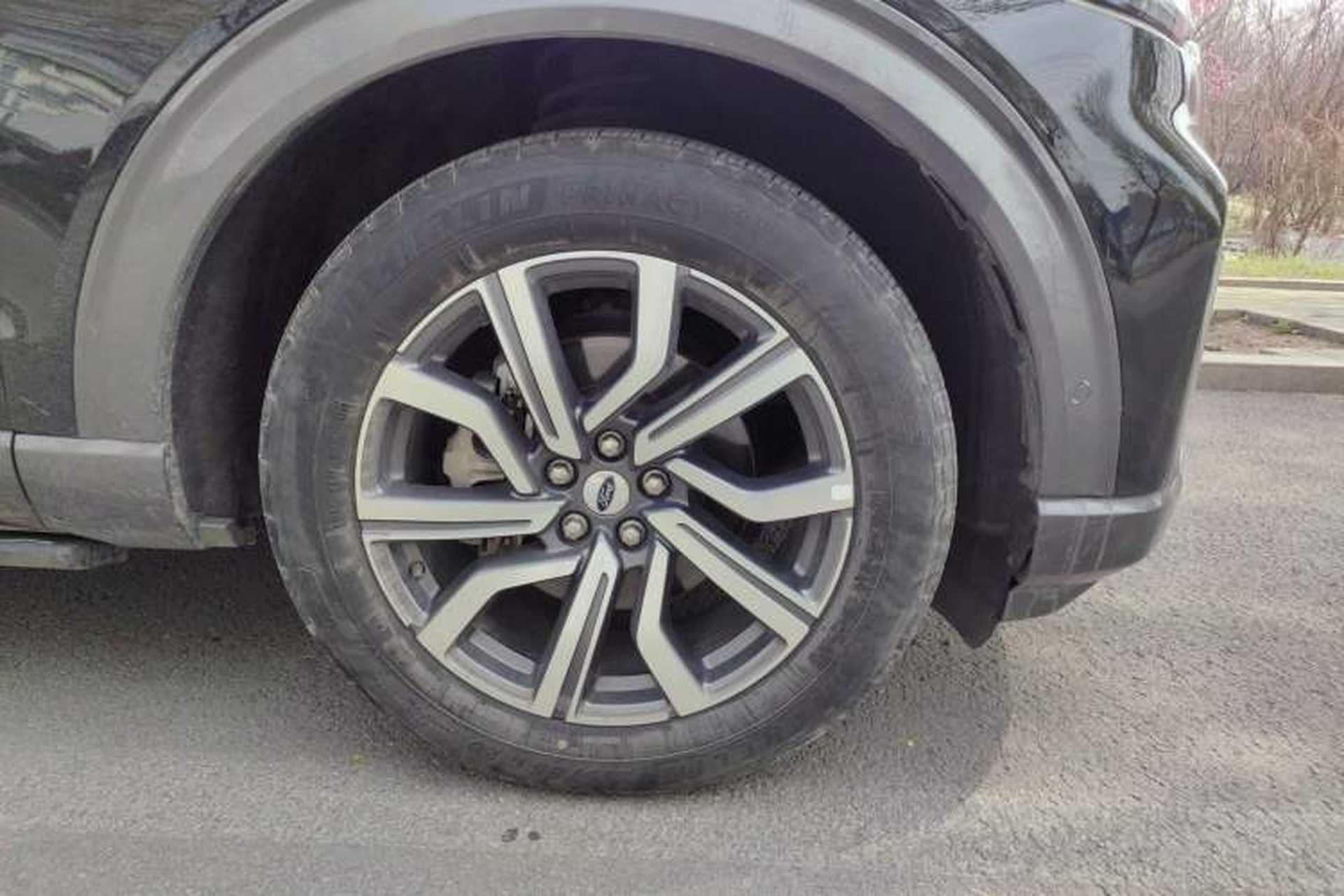 Used Ford Explorer 2023 EcoBoost 285 Four-Wheel Drive Titanium Edition 6 Seats Right Front Wheel Hub