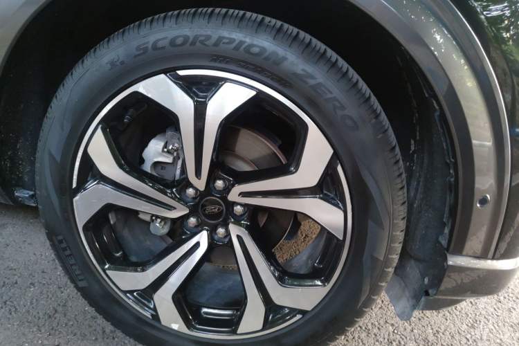 Used Ford Explorer 2023 EcoBoost 285 4x4 ST-LINE 6-Seater Right Front Wheel Hub