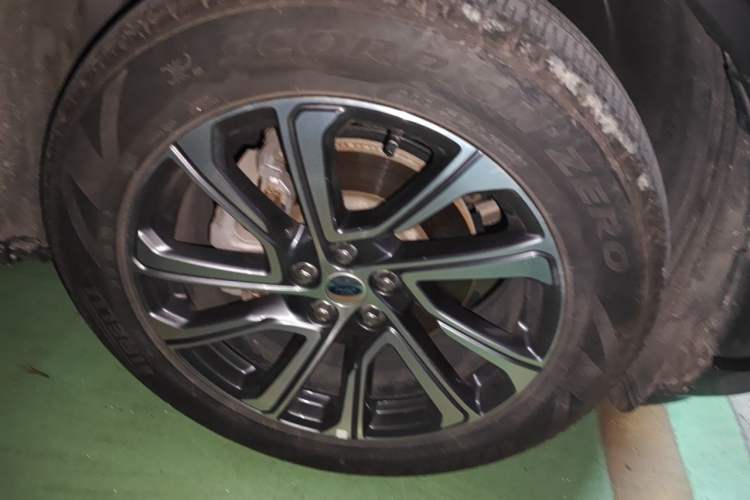 Used Ford Explorer 2023 EcoBoost 285 4x4 Trend Plus Edition 6 Seats Right Front Wheel Hub