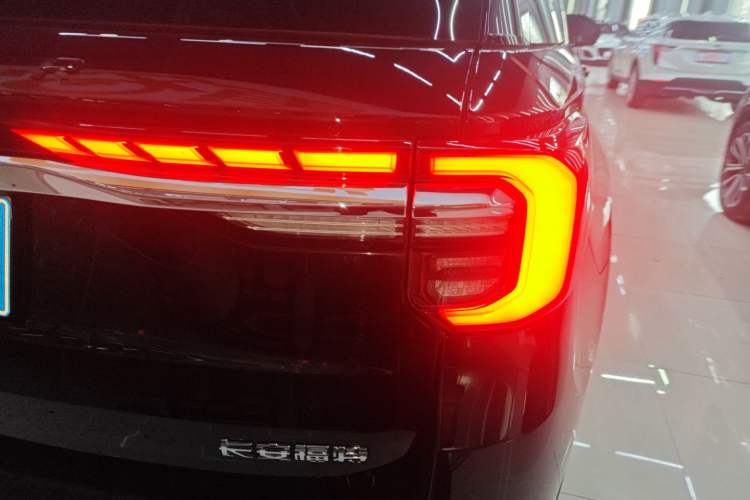 Used Ford Explorer 2023 EcoBoost 285 Four-Wheel Drive Stylish Plus Version 7 Seats Right Rear Taillight