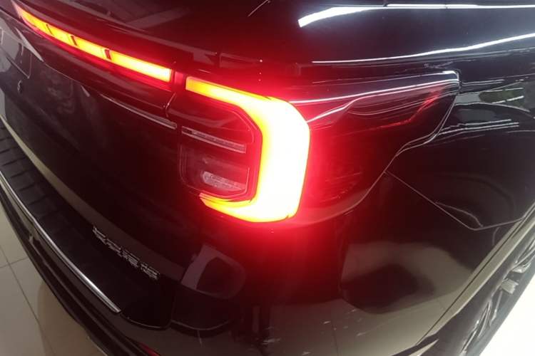 Used Ford Explorer 2023 EcoBoost 285 Four-Wheel Drive Titanium Edition 6 Seats Right Rear Taillight