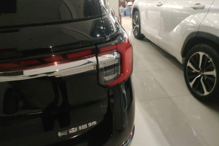 Used Ford Explorer 2023 EcoBoost 285 Four-Wheel Drive Titanium Edition 7-Seater Right Rear Taillight