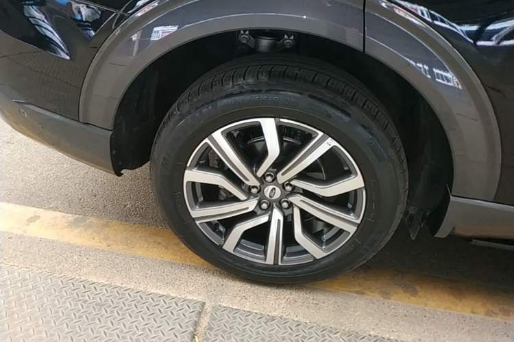 Used Ford Explorer 2023 EcoBoost 285 Four-Wheel Drive Titanium Edition 7-Seater Right Rear Wheel Hub