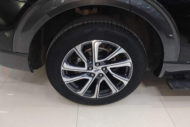 Used Ford Explorer 2023 EcoBoost 285 Four-Wheel Drive Stylish Plus Version 7 Seats Right Rear Wheel Hub