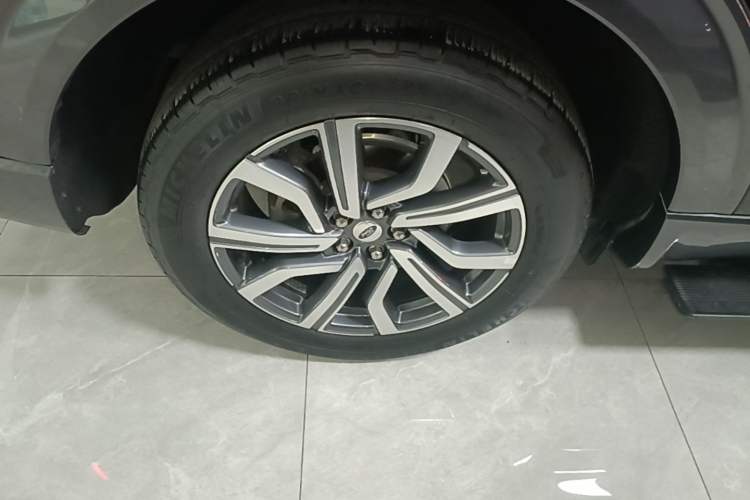 Used Ford Explorer 2023 EcoBoost 285 Four-Wheel Drive Titanium Edition 6 Seats Right Rear Wheel Hub