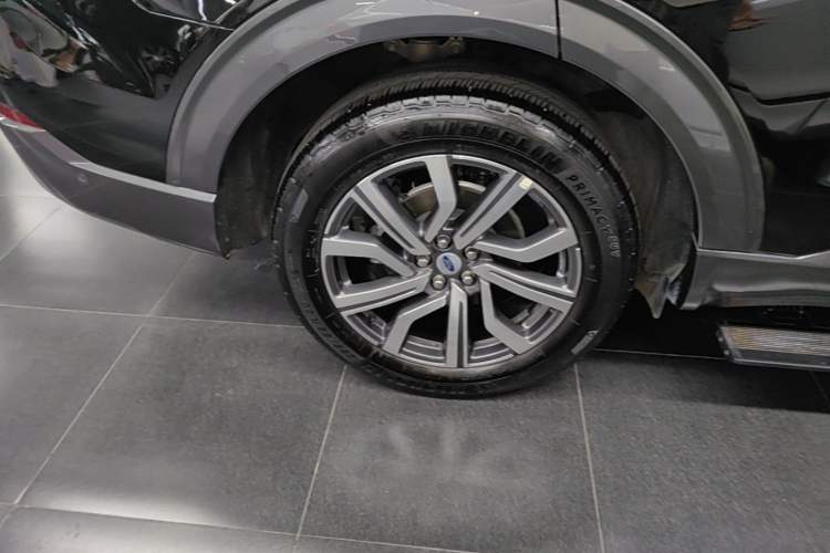 Used Ford Explorer 2023 EcoBoost 285 Four-Wheel Drive Titanium Edition 7-Seater Right Rear Wheel Hub
