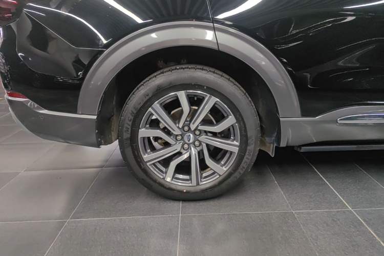 Used Ford Explorer 2023 EcoBoost 285 Four-Wheel Drive Titanium Edition 6 Seats Right Rear Wheel Hub