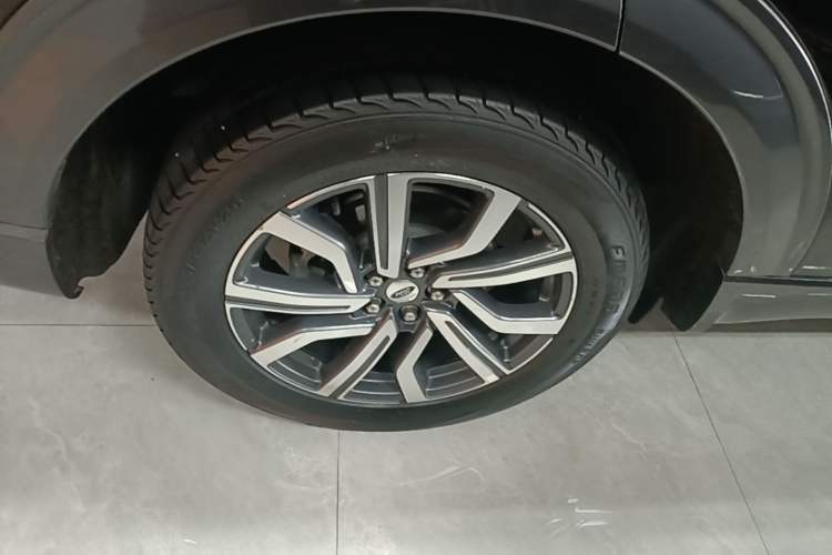 Used Ford Explorer 2023 EcoBoost 285 Four-Wheel Drive Titanium Edition 7-Seater Right Rear Wheel Hub