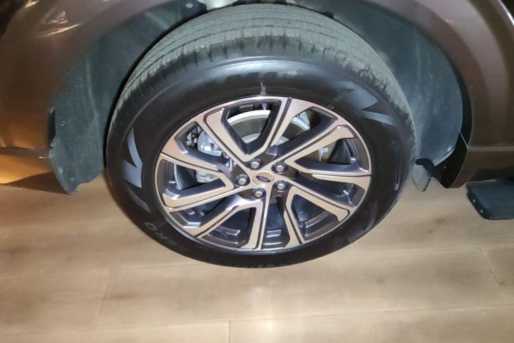 Used Ford Explorer 2023 EcoBoost 285 4x4 Trend Plus Edition 6 Seats Right Rear Wheel Hub