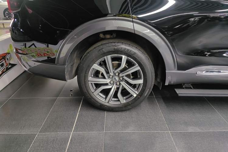 Used Ford Explorer 2023 EcoBoost 285 Four-Wheel Drive Titanium Edition 7-Seater Right Rear Wheel Hub