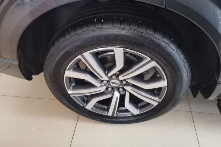 Used Ford Explorer 2023 EcoBoost 285 Four-Wheel Drive Titanium Edition 7-Seater Right Rear Wheel Hub