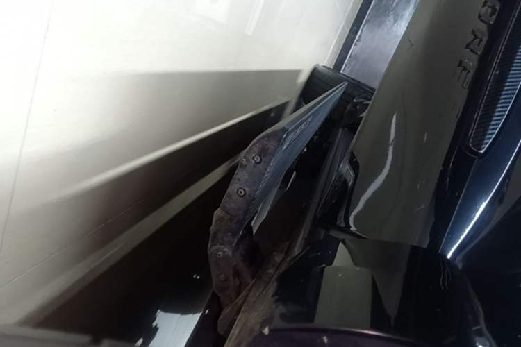 Used Ford Explorer 2023 EcoBoost 285 Four-Wheel Drive Titanium Edition 6 Seats Right Side Sill