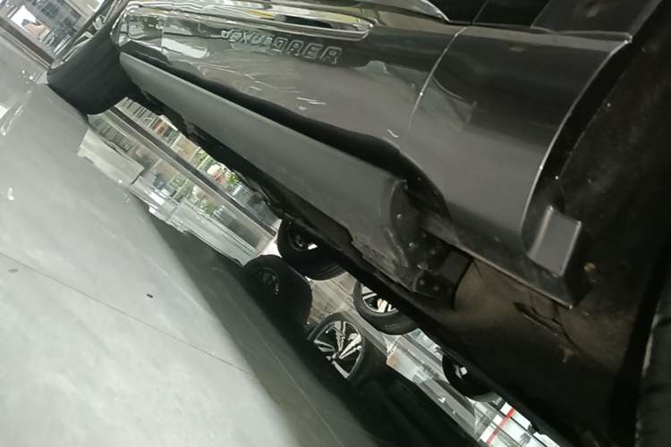 Used Ford Explorer 2023 EcoBoost 285 Four-Wheel Drive Titanium Edition 6 Seats Right Side Sill