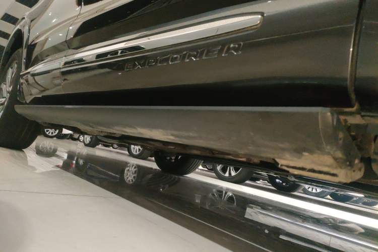 Used Ford Explorer 2023 EcoBoost 285 Four-Wheel Drive Titanium Edition 7-Seater Right Side Sill