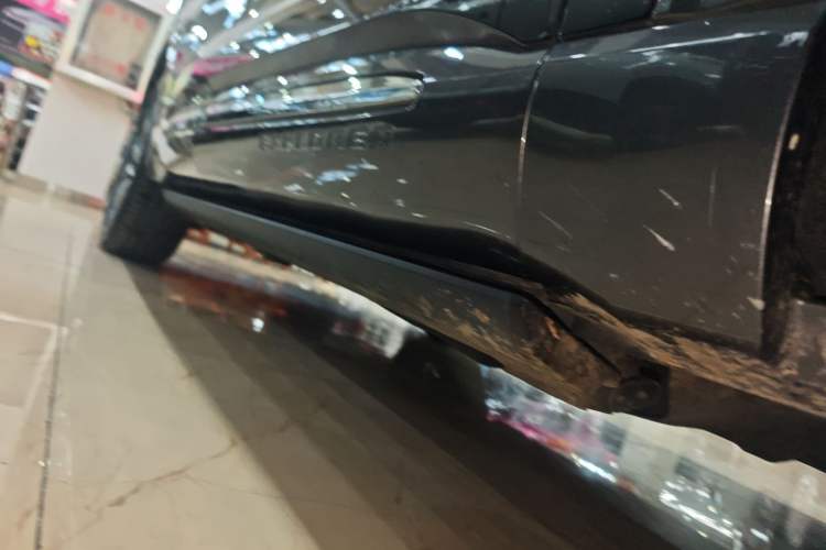 Used Ford Explorer 2023 EcoBoost 285 Four-Wheel Drive Titanium Edition 7-Seater Right Side Sill