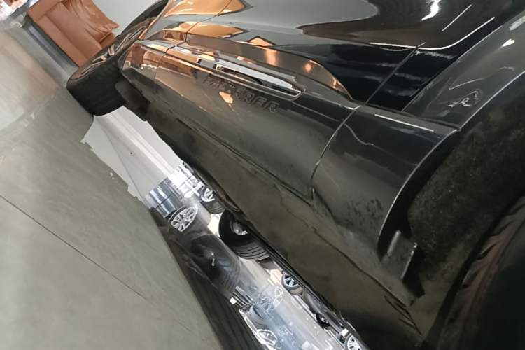 Used Ford Explorer 2023 EcoBoost 285 Four-Wheel Drive Titanium Edition 7-Seater Right Side Sill