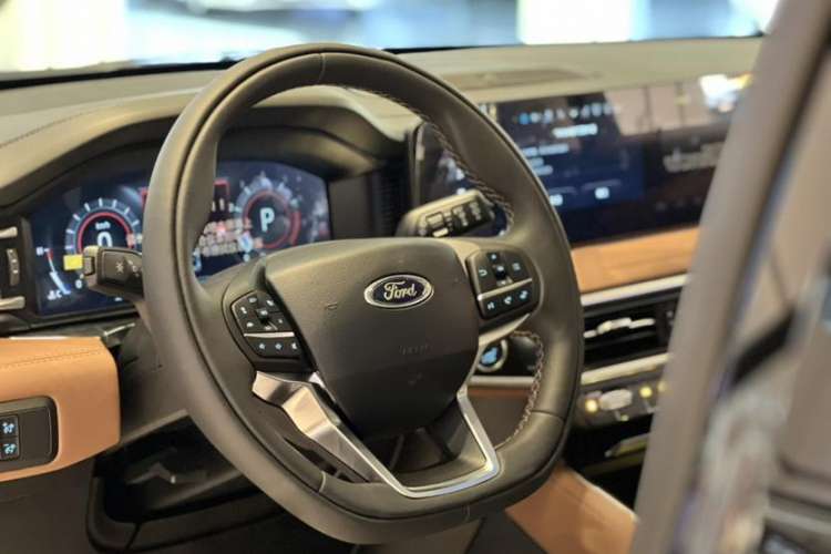 Used Ford Explorer 2023 EcoBoost 285 Four-Wheel Drive Titanium Edition 7-Seater Steering Wheel