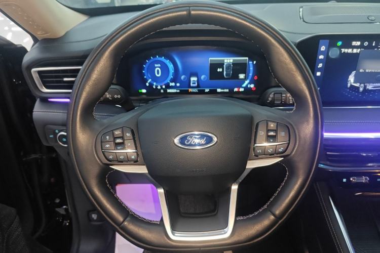 Used Ford Explorer 2023 EcoBoost 285 Four-Wheel Drive Stylish Plus Version 7 Seats Steering Wheel