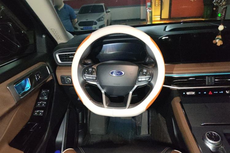 Used Ford Explorer 2023 EcoBoost 285 Four-Wheel Drive Titanium Edition 7-Seater Steering Wheel