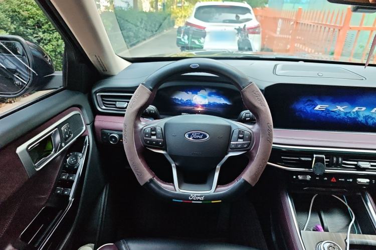 Used Ford Explorer 2023 EcoBoost 285 Four-Wheel Drive Titanium Edition 7-Seater Steering Wheel