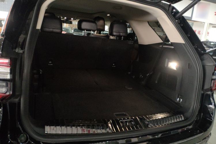 Used Ford Explorer 2023 EcoBoost 285 Four-Wheel Drive Titanium Edition 7-Seater Trunk