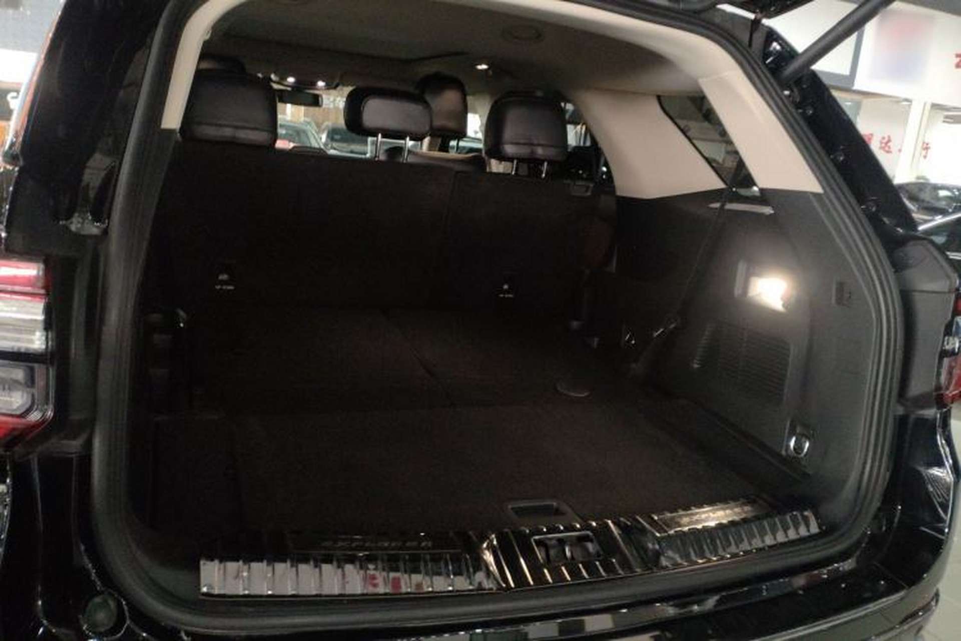Used Ford Explorer 2023 EcoBoost 285 Four-Wheel Drive Titanium Edition 7-Seater Trunk