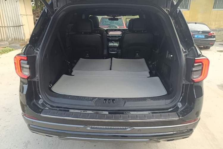 Used Ford Explorer 2023 EcoBoost 285 4x4 ST-LINE 6-Seater Trunk