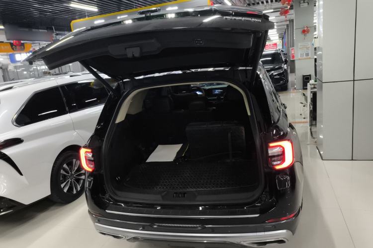 Used Ford Explorer 2023 EcoBoost 285 Four-Wheel Drive Titanium Edition 7-Seater Trunk