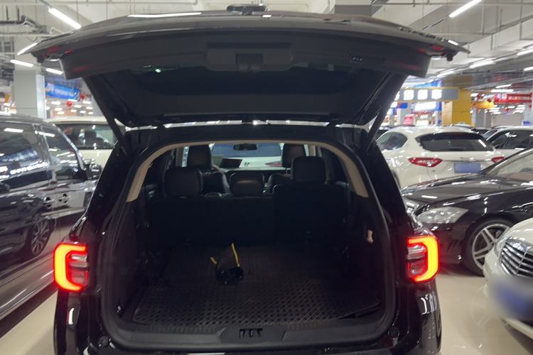 Used Ford Explorer 2023 EcoBoost 285 Four-Wheel Drive Titanium Edition 7-Seater Trunk