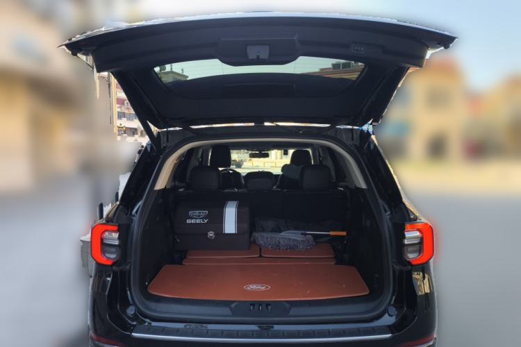 Used Ford Explorer 2023 EcoBoost 285 Four-Wheel Drive Titanium Edition 7-Seater Trunk