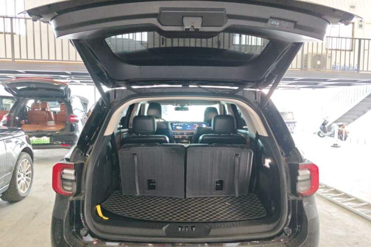 Used Ford Explorer 2023 EcoBoost 285 Four-Wheel Drive Titanium Edition 6 Seats Trunk