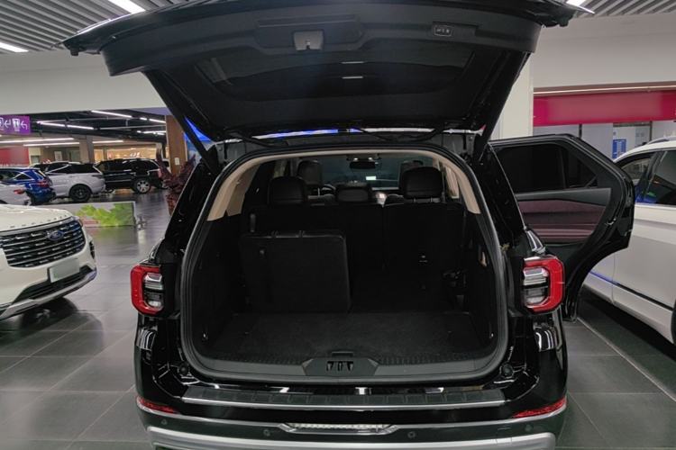 Used Ford Explorer 2023 EcoBoost 285 Four-Wheel Drive Titanium Edition 7-Seater Trunk