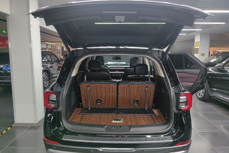 Used Ford Explorer 2023 EcoBoost 285 Four-Wheel Drive Titanium Edition 6 Seats Trunk